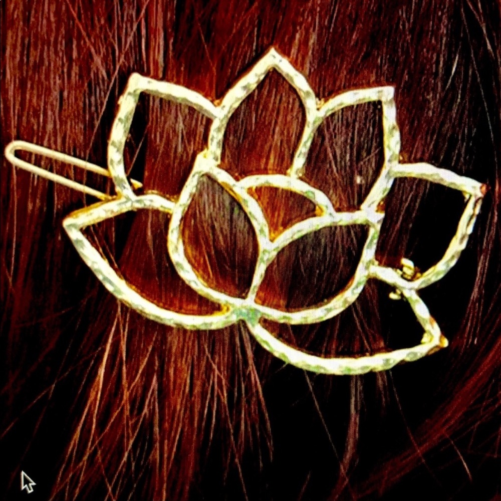 🌸 Lotus flower hair barrette 🌸
